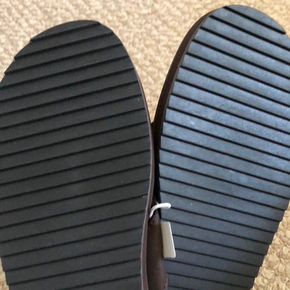 Men’s GAP leather flip flops - Picture 5 of 8